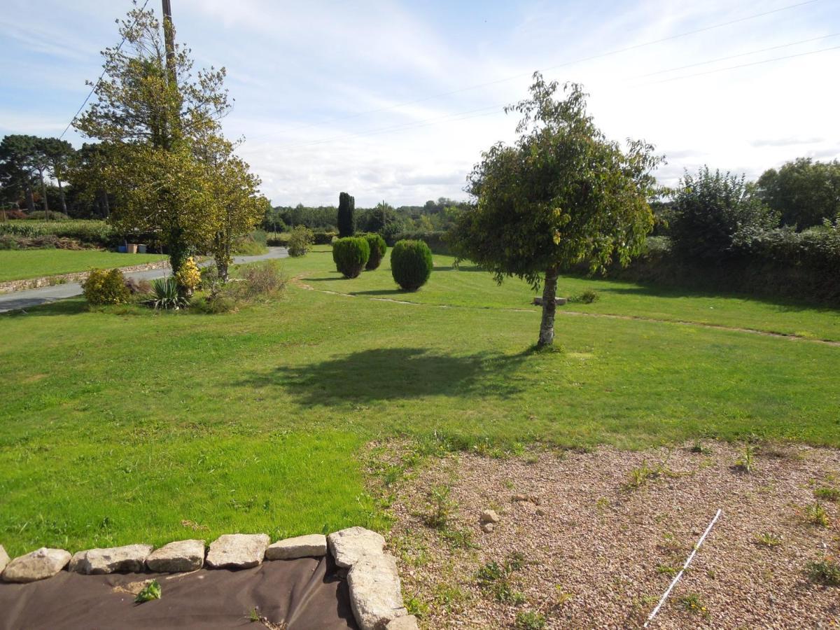 Villa Bretonne: Verdant Retreat Near Beach Ploumilliau Exterior photo